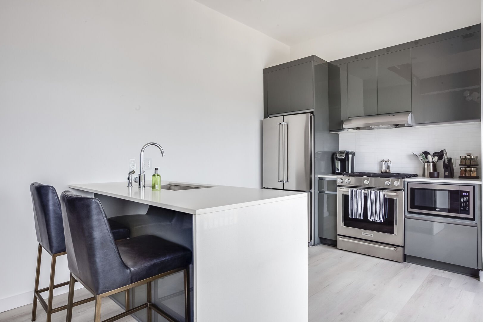 Fully Equipped Kitchen with Counter Seating for Two
