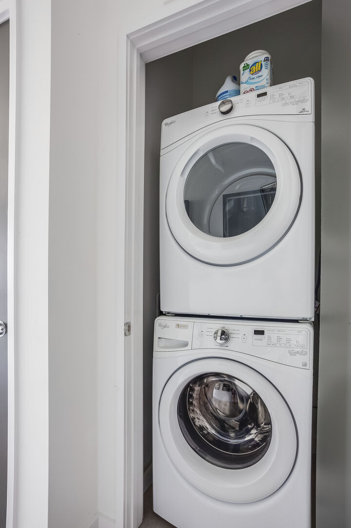 Laundry Closet with Washer/Dryer