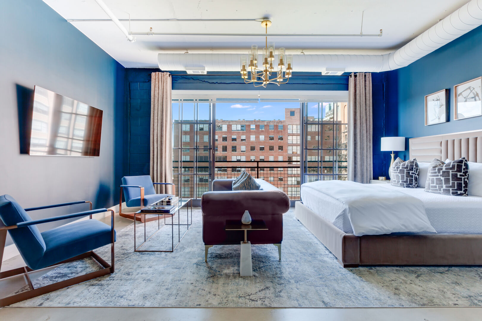 Living/sleeping area Living/sleeping area