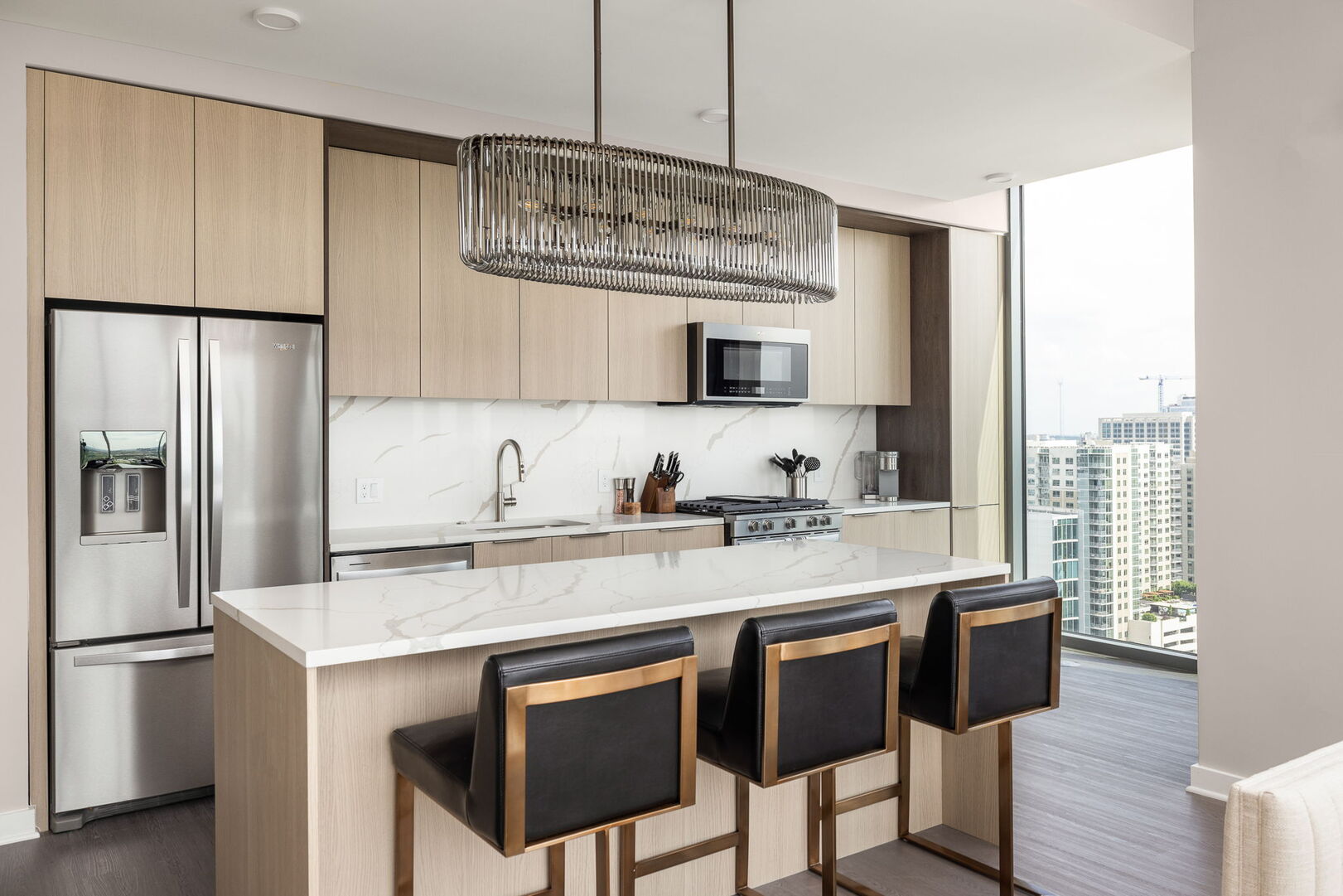 Kitchen fully equipped with all modern amenities Kitchen fully equipped with all modern amenities