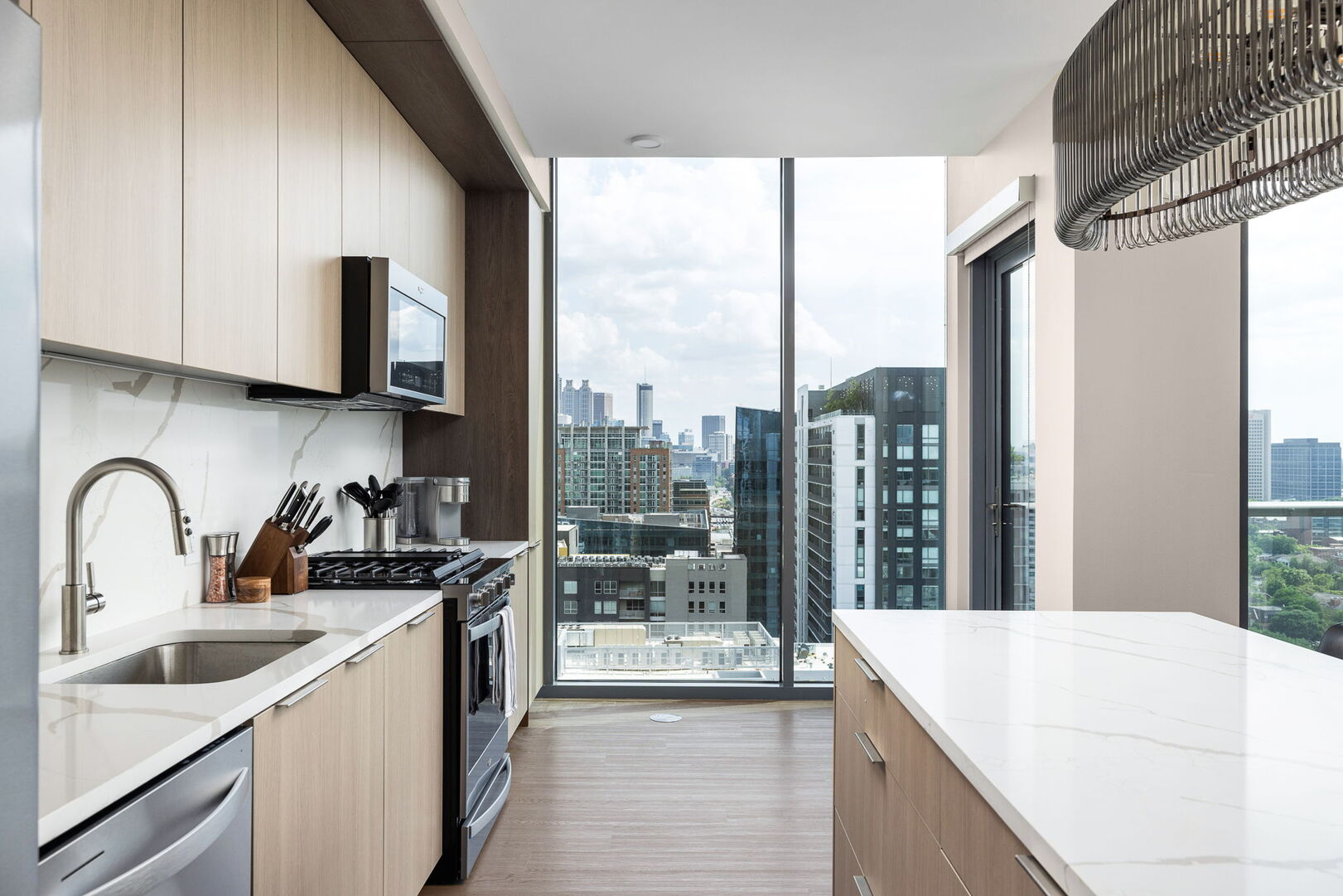 Kitchen fully equipped with all modern amenities Kitchen fully equipped with all modern amenities