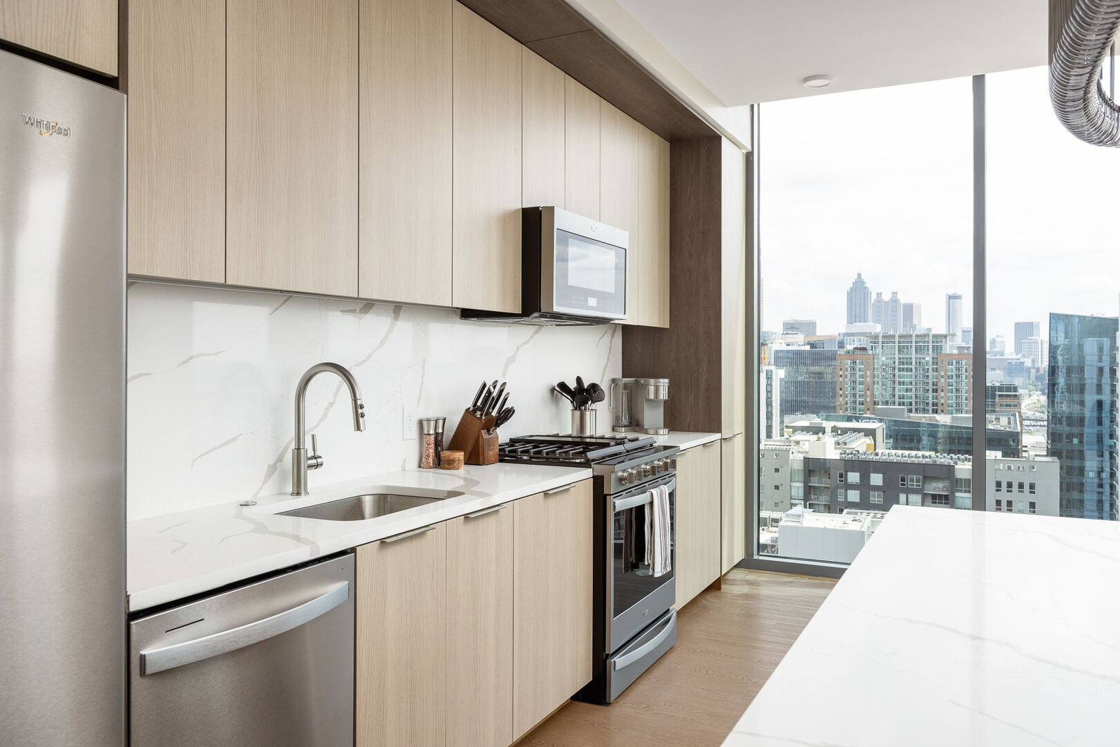 Kitchen fully equipped with all modern amenities Kitchen fully equipped with all modern amenities