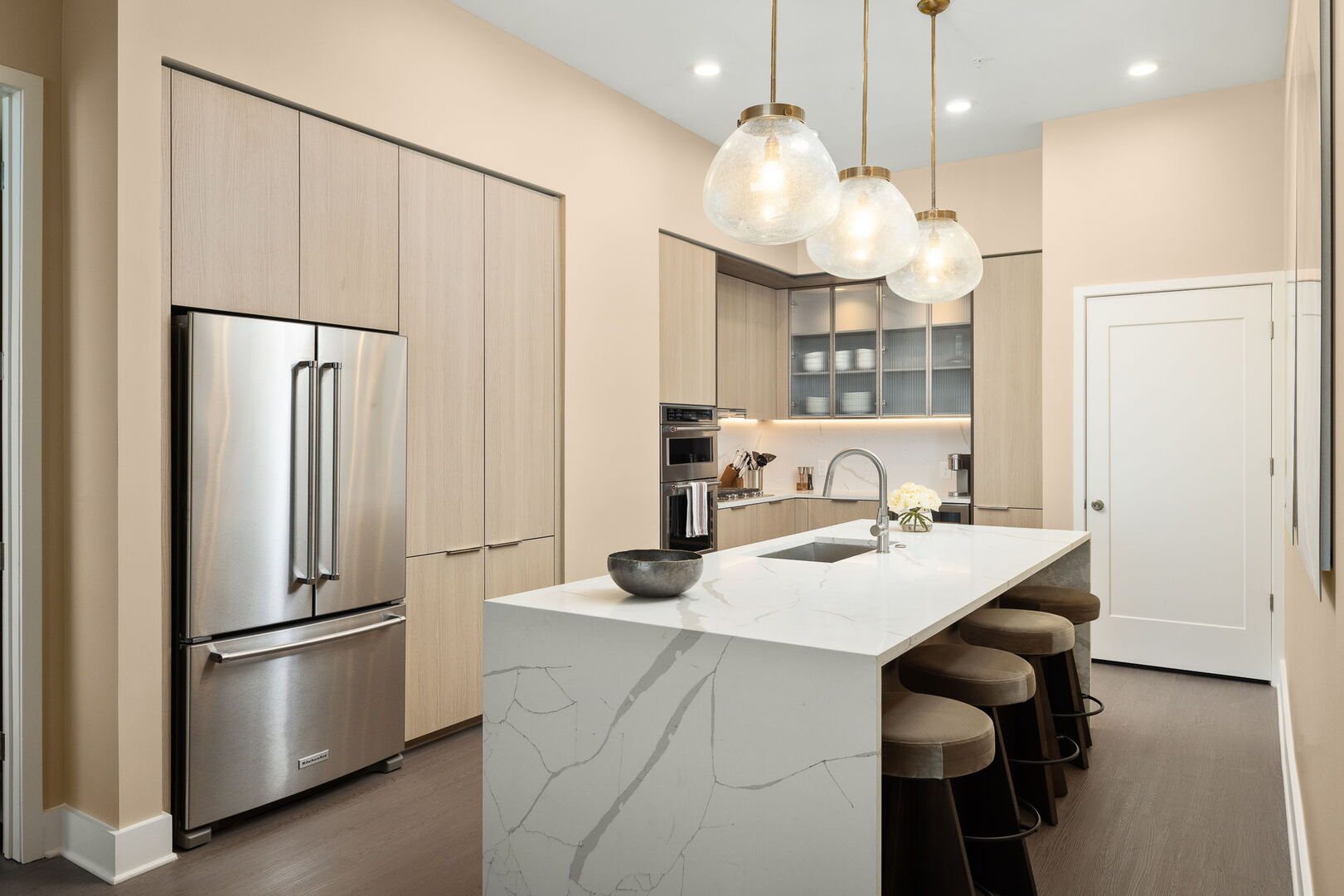 Kitchen fully equipped with all modern amenities Kitchen fully equipped with all modern amenities