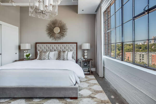 Large Master Bedroom with Greatview of City